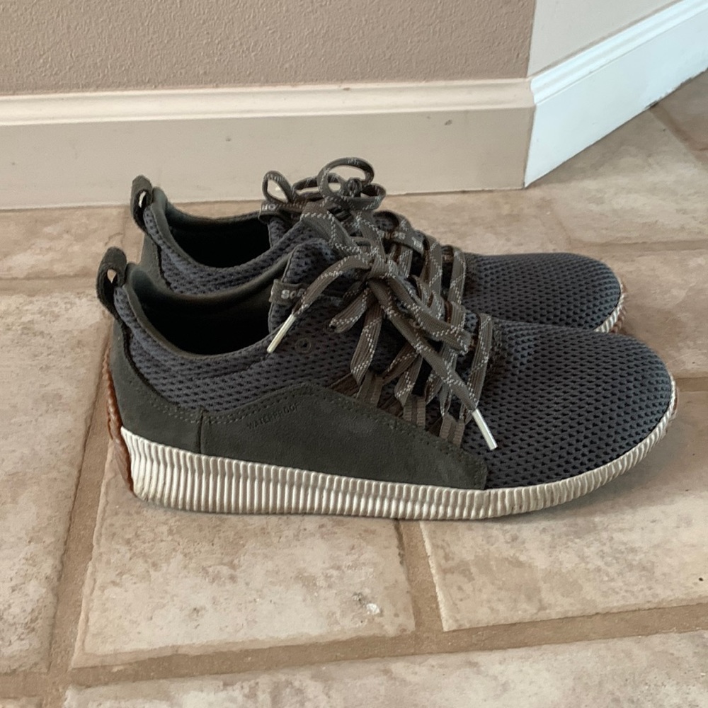 Sorel olive green gray Out n About lace up waterproof shoes sz 9.5